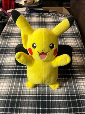 Pokémon Pikachu Yellow Plush Kids Toy Official (not working)